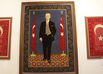 3 boyutlu Atatürk halısı müzenin baş köşesinde