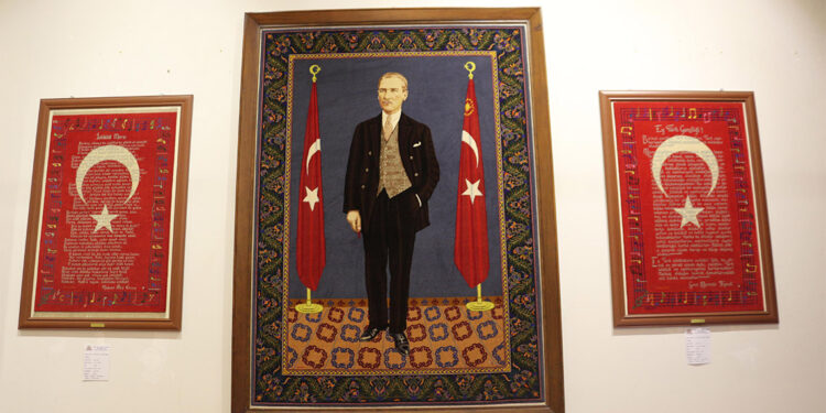 3 boyutlu Atatürk halısı müzenin baş köşesinde