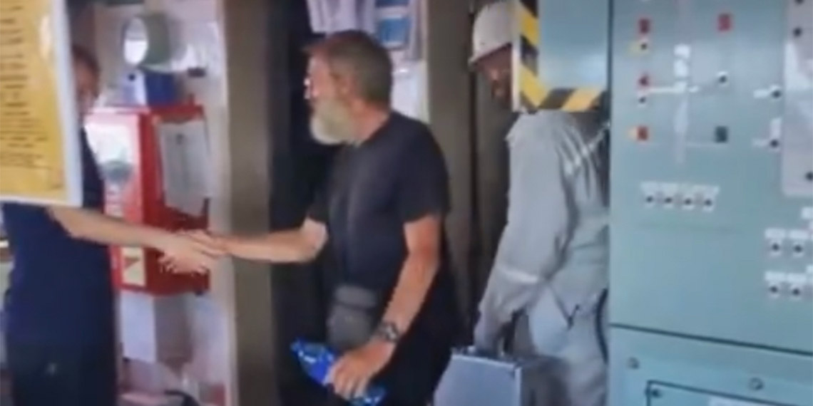 137 gün Atlantik Okyanusu'nda ilerleyen ve yakın bir süre önce 6 metrelik özel teknesiyle denizde kaybolan Fransız maceracı Didier Bovard Amerikan Sahil Güvenliği'nin uyarı mesajıyla, Porto Riko açıklarında Türk denizcilerin 6 saatlik operasyonuyla kurtarıldı.