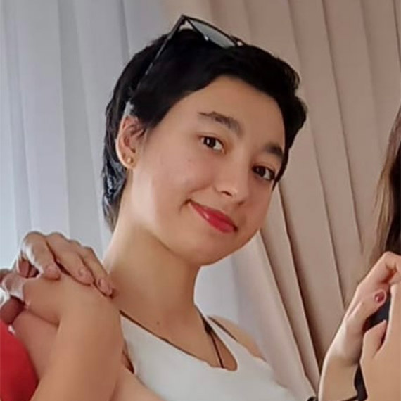 Tuzla'da 18 yaşındaki zihinsel engelli, Elif Zehra İyigün, 5 gün önce ailesi ile birlikte gittiği kafenin otoparkında kayboldu.