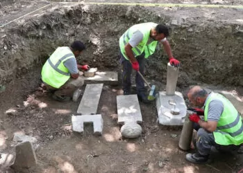 19'uncu yüzyıla ait mezar taşları gün yüzüne çıktı