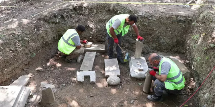 19'uncu yüzyıla ait mezar taşları gün yüzüne çıktı