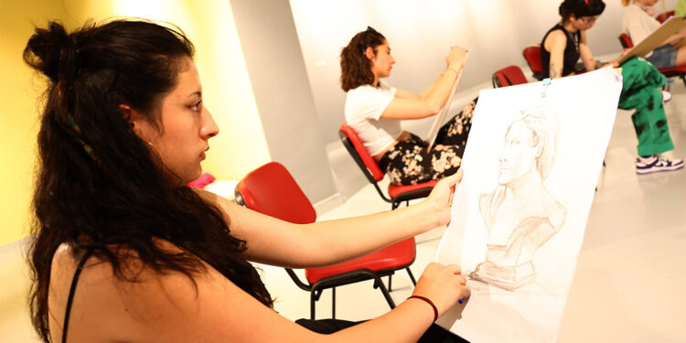 Çankaya'da "Çizim Kursu" yaz boyu devam edecek