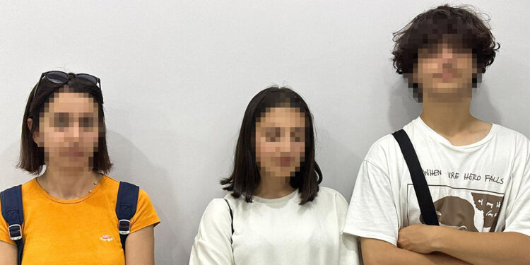 2'si kız 3 garsonu tekme-tokat dövdüler