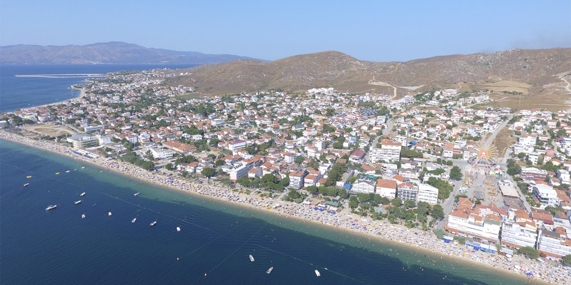 Balıkesir’in Marmara ilçesine bağlı, 3 bin nüfuslu Avşa Adası'nda tatilci sayısı 200 bin kişiye ulaştı.