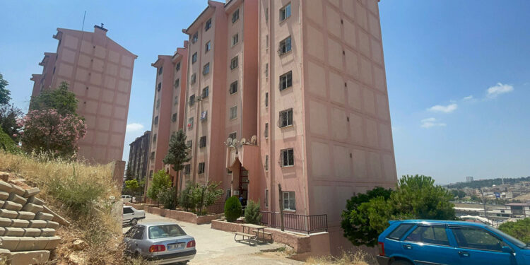 3'üncü kattan zemine düşen asansörde 5 yaralı