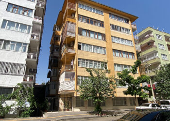 5'inci kattan düşen Azra, ağır yaralandı