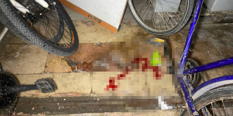 5'inci kattan merdiven boşluğuna düşen bebek yaralandı