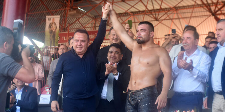 Kırkpınar'ın başpehlivanı Yusuf Can Zeybek