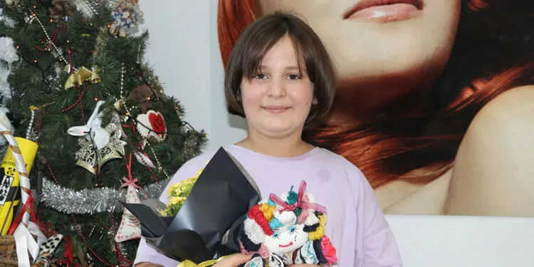 9 yaşındaki elif, lösemili çocuklar için saçını bağışladı