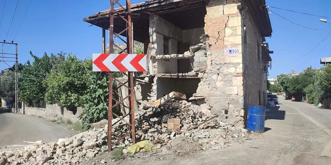 Adana'da 5. 5 büyüklüğünde deprem; korku ve panik yarattı