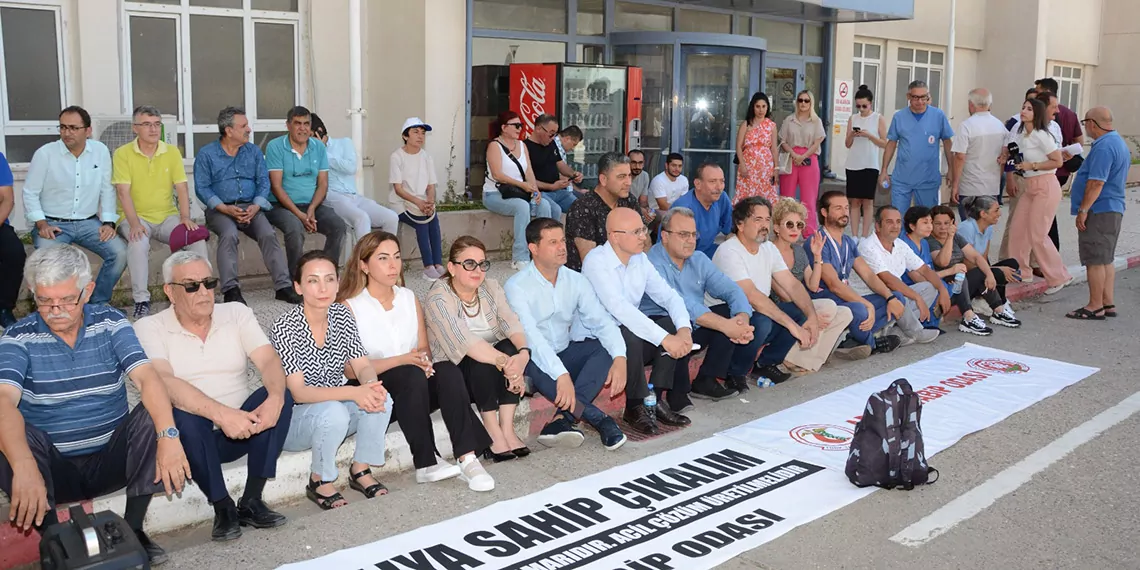 Adanada orta hasarli hastane icin oturma eylemis - yaşam - haberton