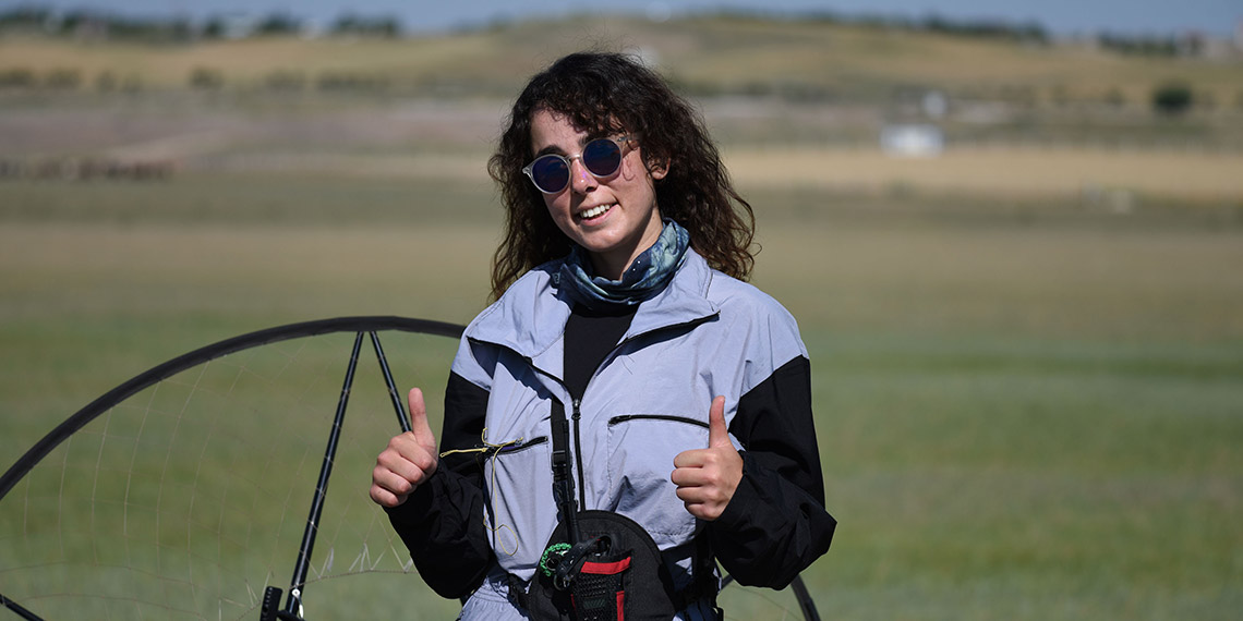 Adana'dan Mersin'e paramotor ile uçtu