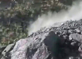 Ağrı Dağı'nda sel suları, dev kayaları sürükledi