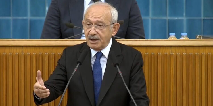 Akaryakıt zamları, vatandaşın cebinden çalınan paradır