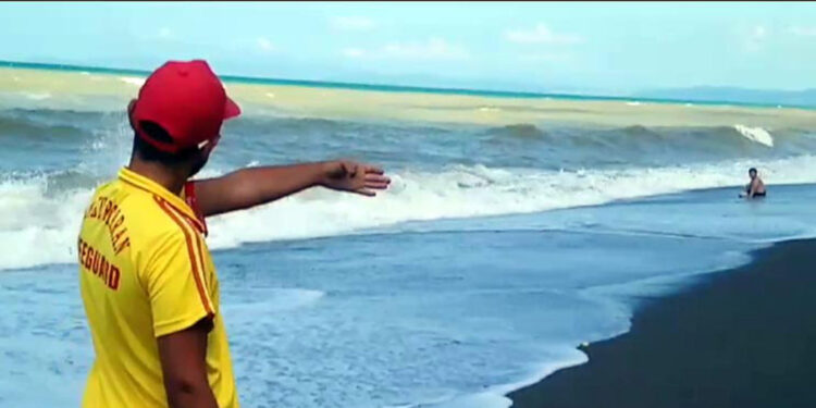 Akçakoca'da denize girmek yasaklandı