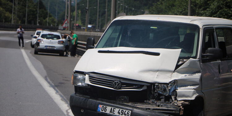 Anadolu Otoyolu'nda 3 farklı noktada zincirleme kaza