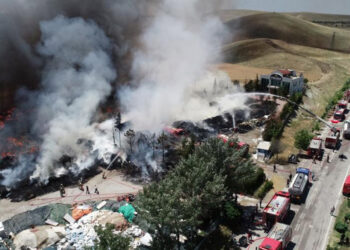 Ankara'da yatak fabrikasında yangın