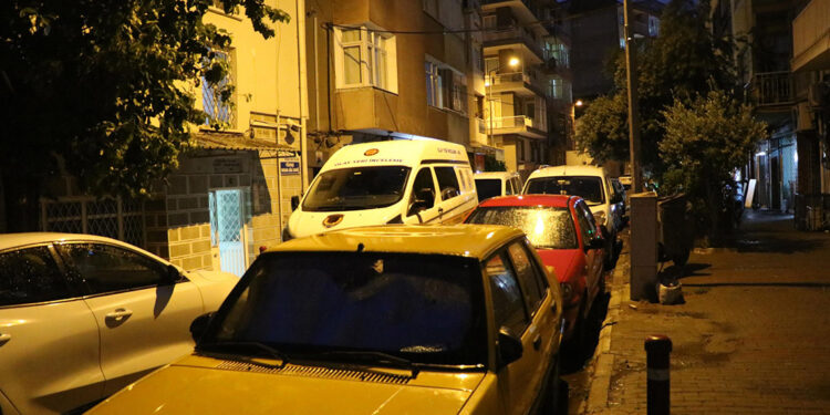 Anne ile oğlu evlerinde ölü bulundu