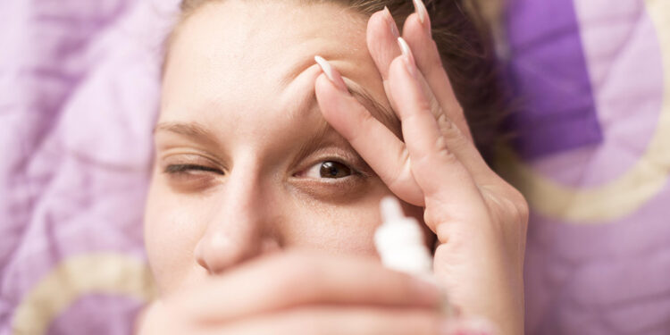 Aşırı sıcak havalarda göz kuruluğuna dikkat