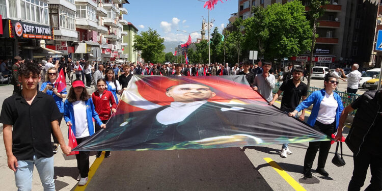 Atatürk'ün Erzurum'a gelişinin yıl dönümü kutlandı