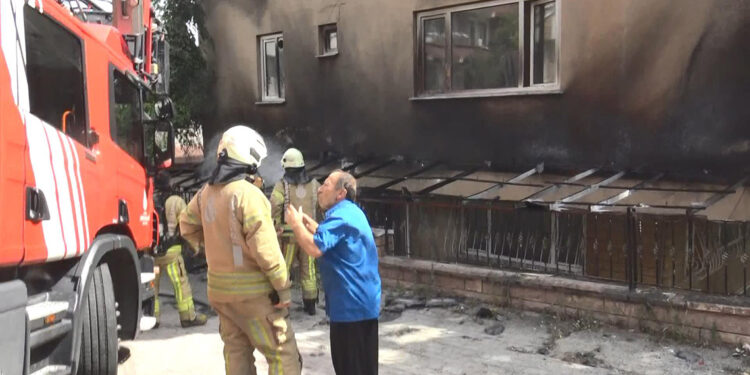 Avcılar'da boşaltılan binada yangın