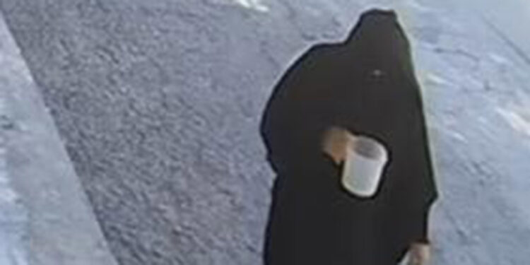 Ayakkabıcıya kezzaplı saldırıda çarşaflı kişi erkek çıktı