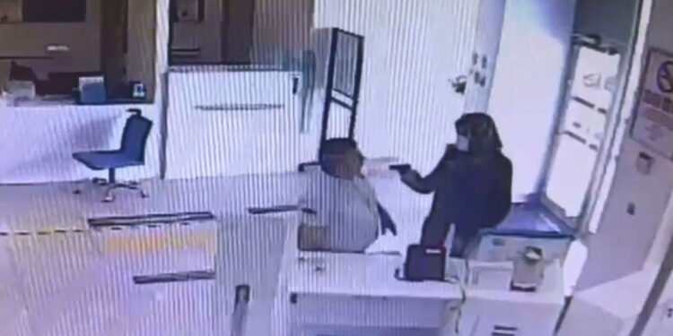Bahçelievler'de kadın kılığında banka soygunu