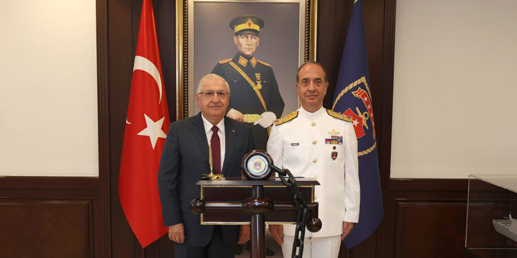 Bakan Güler'den kuvvet komutanlıklarına ziyaret ​