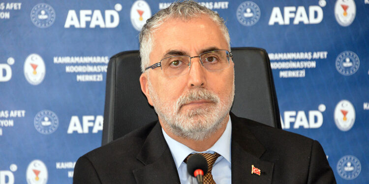 Bakan Işıkhan, afet koordinasyon merkezini ziyaret etti