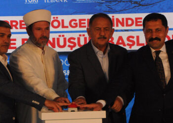 Bakan Özhaseki Hatay'da, '22 Dönüşüm Ofisi'ni açtı