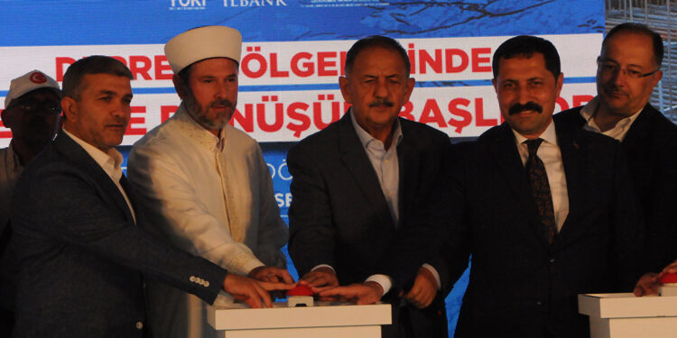 Bakan Özhaseki Hatay'da, '22 Dönüşüm Ofisi'ni açtı