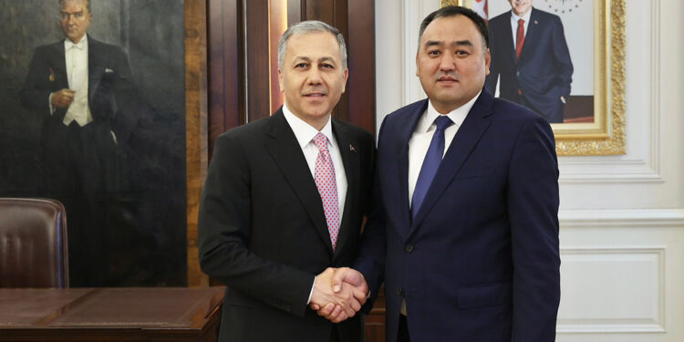 Bakan Yerlikaya, Kırgızistan İçişleri Bakanı ile görüştü