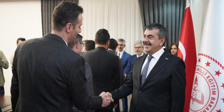 Bakan Yusuf Tekin bakanlık personeliyle bayramlaştı