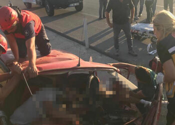 Balıkesir'de otomobil takla attı: 2 ölü, 1 yaralı