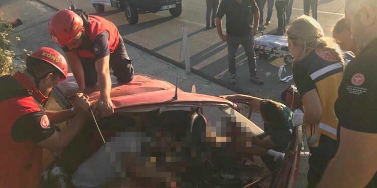 Balıkesir'de otomobil takla attı: 2 ölü, 1 yaralı