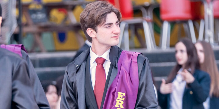 Başarıya giden yol iyi bir lise eğitiminden geçiyor