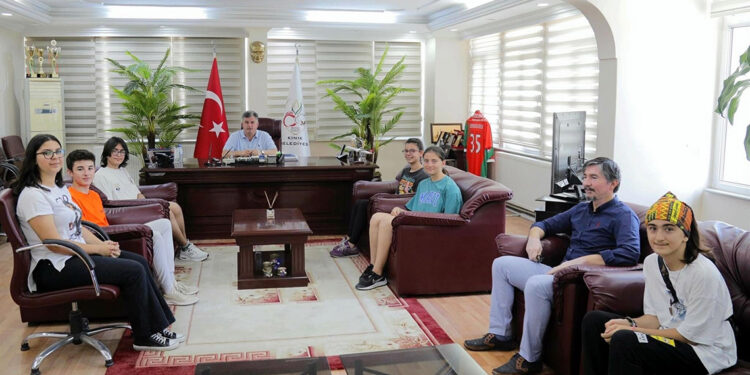 Başkan Doğruer, LGS'de dereceye giren öğrencilerle buluştu