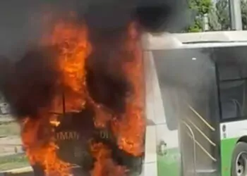 Batman'da belediye otobüsünde yangın