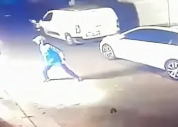 Bayrampaşa'da kuaför dükkanına molotofkokteylli saldırı