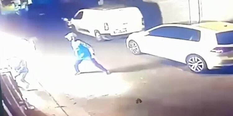 Bayrampaşa'da kuaför dükkanına molotofkokteylli saldırı