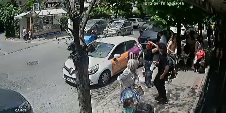 Bebek arabalı kadınlara taciz iddiası