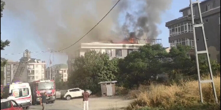 Beylikdüzü'nde yaşlı bakımevinde yangın çıktı