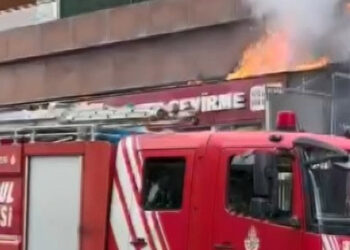 Beylikdüzü'ndeki restoran yangınına esnaf müdahale etti