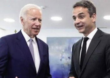 Biden ve Miçotakis telefonda görüştü