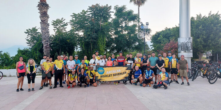 Bisiklet sürücüleri, Doğanay Güzelgün'ün ölümüne tepki gösterdi