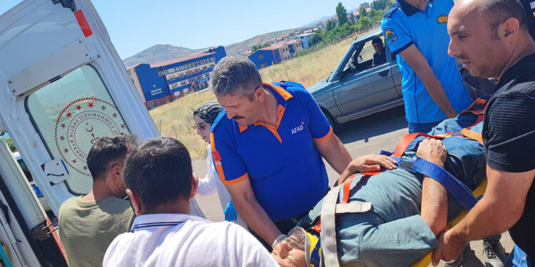 Bitlis'te kaza; 3 yaralı