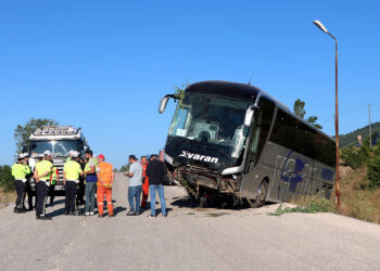 Bolu'da yolcu otobüsü araziye girdi: 14 yaralı