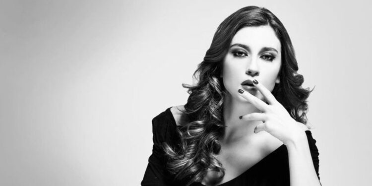 Burcu Gönder'den yeni film: Efsane