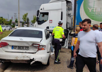 Bursa'da 3 araçlı zincirleme kaza: 2 yaralı